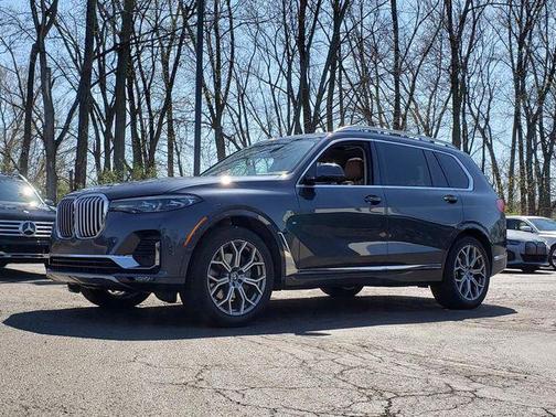 Gray Metallic 2022 BMW X7 xDrive40i