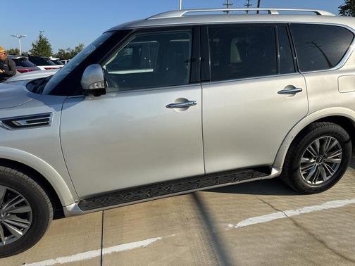 2022 INFINITI QX80 Luxe