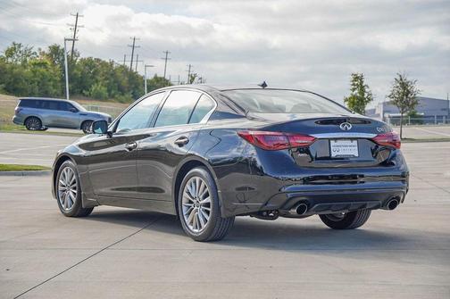 2023 INFINITI Q50 LUXE
