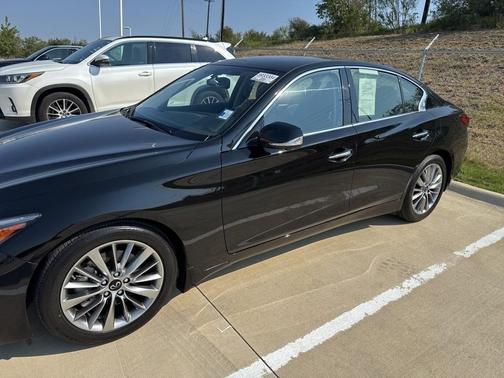 2023 INFINITI Q50 LUXE