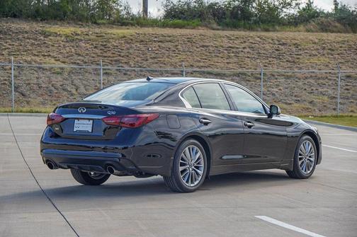 2023 INFINITI Q50 LUXE