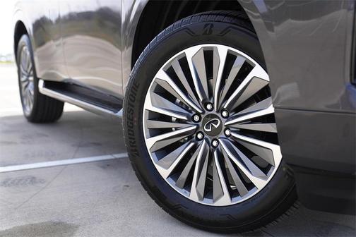 2025 INFINITI QX80 Luxe