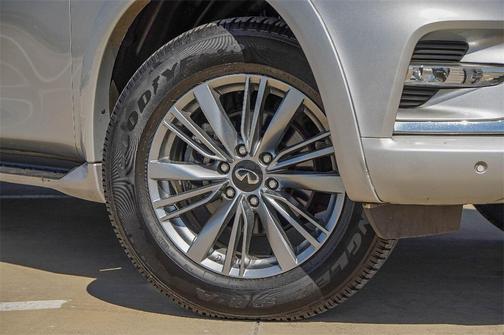 2022 INFINITI QX80 Luxe