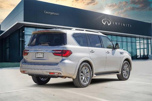 2022 INFINITI QX80 Luxe