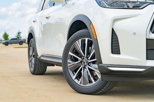Radiant White 2027 INFINITI QX60 Luxe