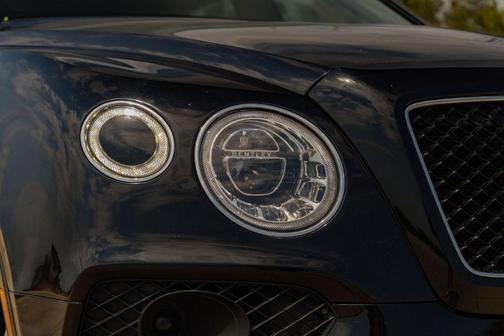 Black 2019 Bentley Bentayga V8