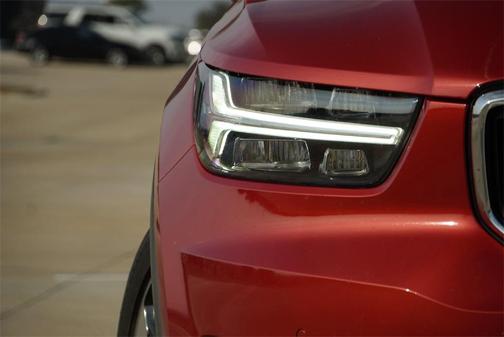 2020 Volvo XC40 T4 Momentum