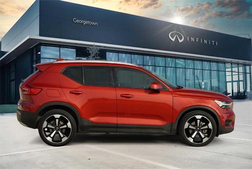 2020 Volvo XC40 T4 Momentum