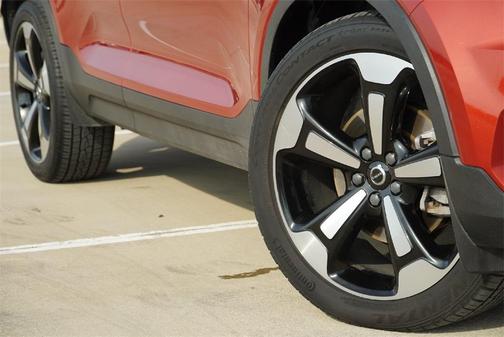 2020 Volvo XC40 T4 Momentum