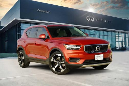 2020 Volvo XC40 T4 Momentum