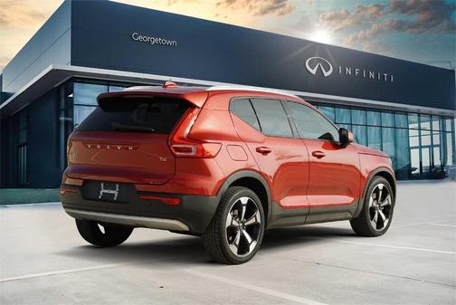 2020 Volvo XC40 T4 Momentum