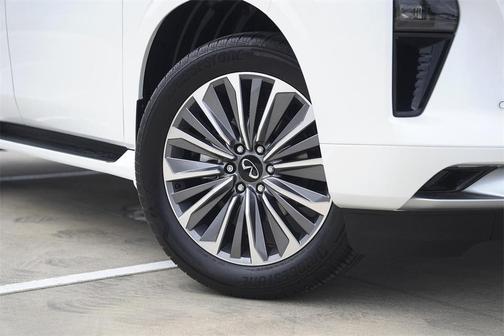2025 INFINITI QX80 Luxe
