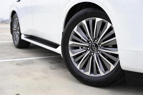 2025 INFINITI QX80 Luxe