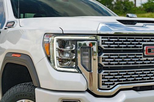 White Frost 2022 GMC Sierra 2500 Denali