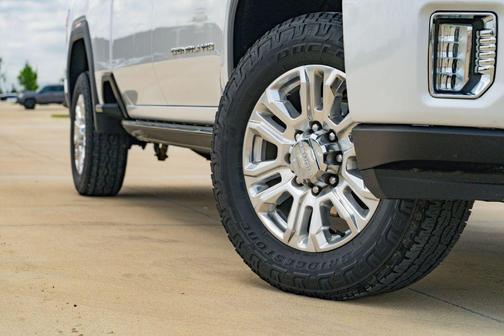 White Frost 2022 GMC Sierra 2500 Denali