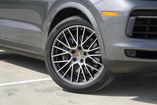 2022 Porsche Cayenne Base
