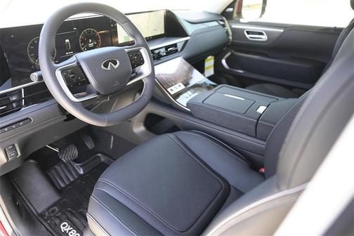 2025 INFINITI QX80 Luxe