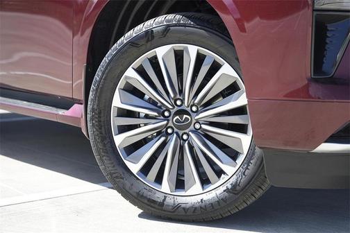 2025 INFINITI QX80 Luxe