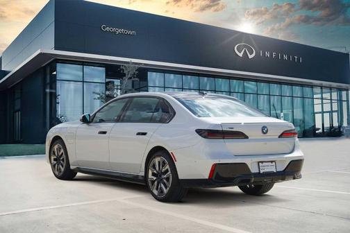 Carbon Black Metallic 2024 BMW 750e xDrive