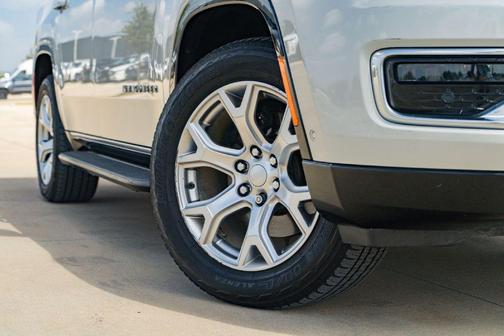 White Pearl 2022 Jeep Wagoneer Series I