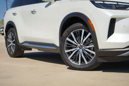 2 Tone Majestic White 2023 INFINITI QX60 AUTOGRAPH