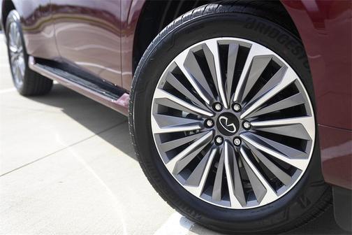 2025 INFINITI QX80 Luxe