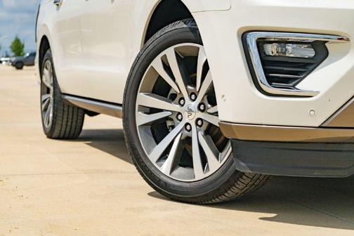 White Metallic 2021 Ford Expedition Max King Ranch
