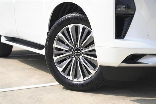 2025 INFINITI QX80 Luxe