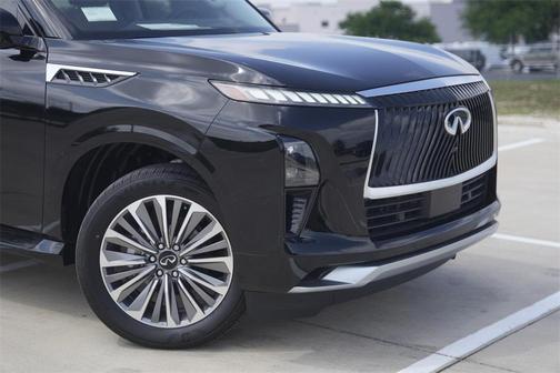 2025 INFINITI QX80 Luxe