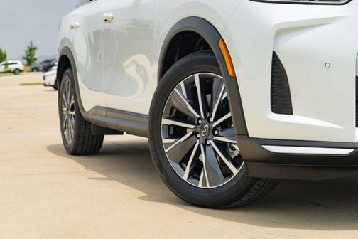 Radiant White 2027 INFINITI QX60 Luxe