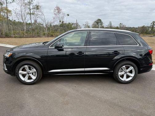 2024 Audi Q7 45 Premium Plus