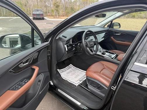 2024 Audi Q7 45 Premium Plus