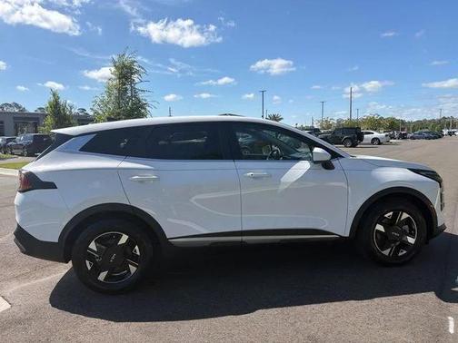 Glacial White Pearl 2026 Kia Sportage LX