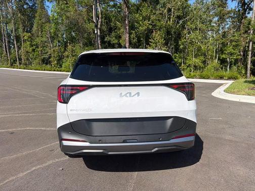 Glacial White Pearl 2026 Kia Sportage LX