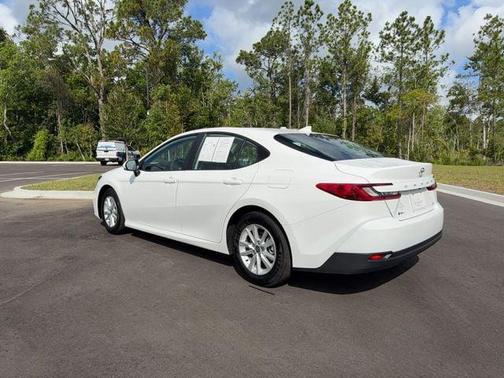 Ice Cap 2026 Toyota Camry LE