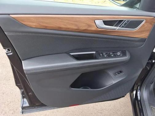 2025 Volkswagen Atlas 2.0T SE w/Technology 4MOTION