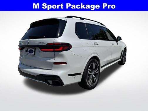 Mineral White Metallic 2025 BMW X7 xDrive40i