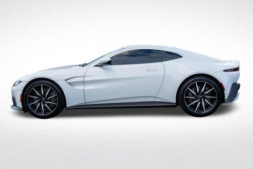 Stratus White 2019 Aston Martin Vantage Base