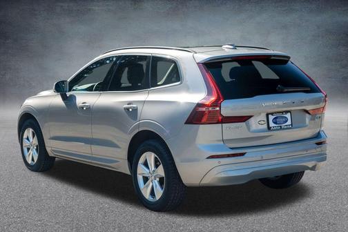 2022 Volvo XC60 B5 Momentum