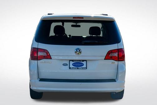2012 Volkswagen Routan SE