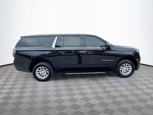 2023 Chevrolet Suburban LT