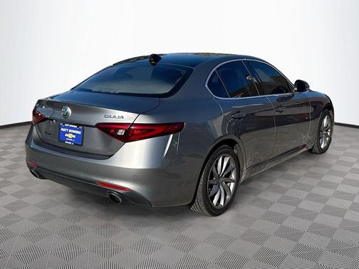 2017 Alfa Romeo Giulia Base