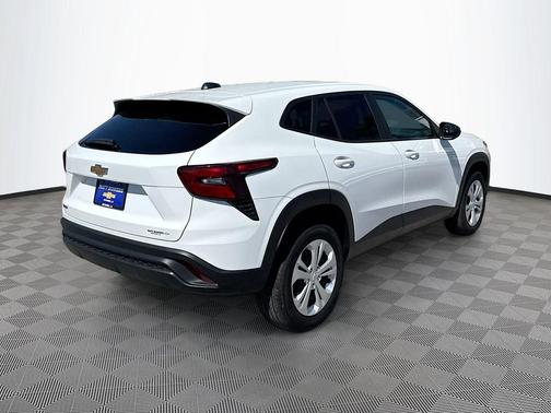 2025 Chevrolet Trax LS