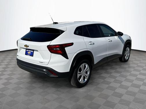 2025 Chevrolet Trax LS