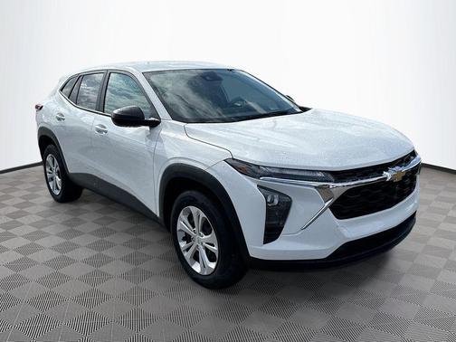2025 Chevrolet Trax LS