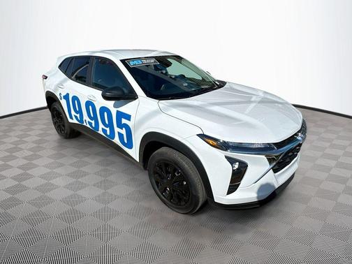 2025 Chevrolet Trax LS