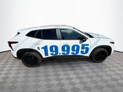 2025 Chevrolet Trax LS
