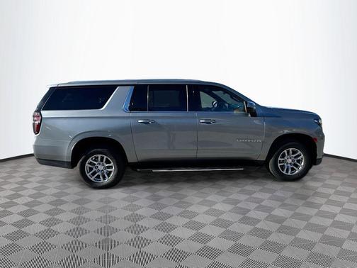 2023 Chevrolet Suburban LT