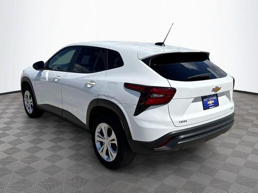2025 Chevrolet Trax LS