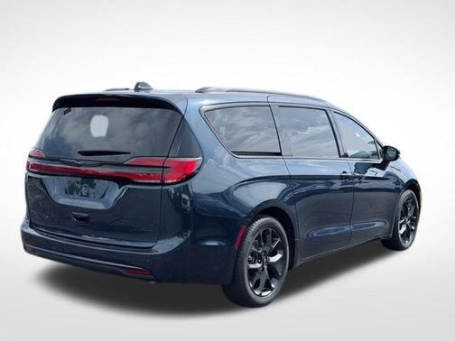 Fathom Blue Pearlcoat 2025 Chrysler Pacifica Limited